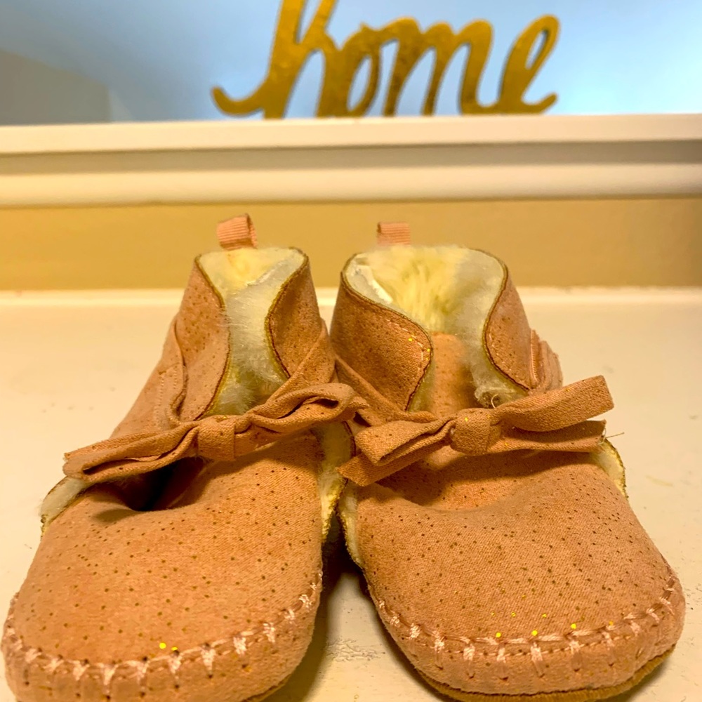 🎉Host Pick🎉 NWOT- Toddler Winter Moccasins - Picture 2 of 6
